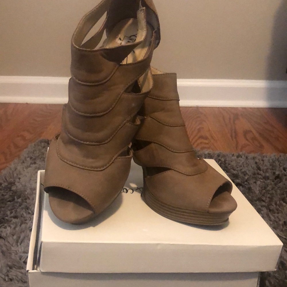 🔥Unlisted Heels by Kenneth Cole